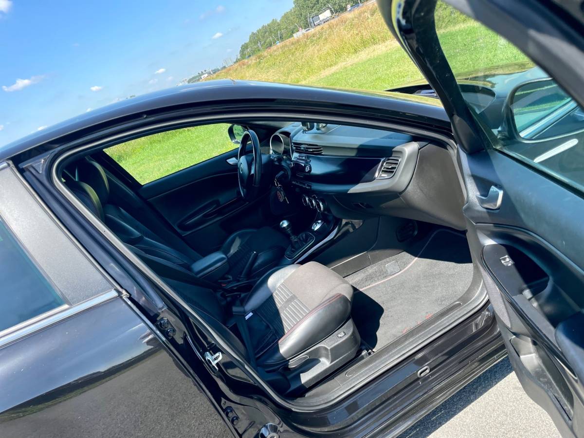 Alfa Romeo Giulietta Alfa Romeo Giulietta 1.7 TBi Quadrifoglio Verde, 235pk, Trekhaak, Navi, Cruise/Climate, Stoelverw, Bluetooth, Goed onderhouden!