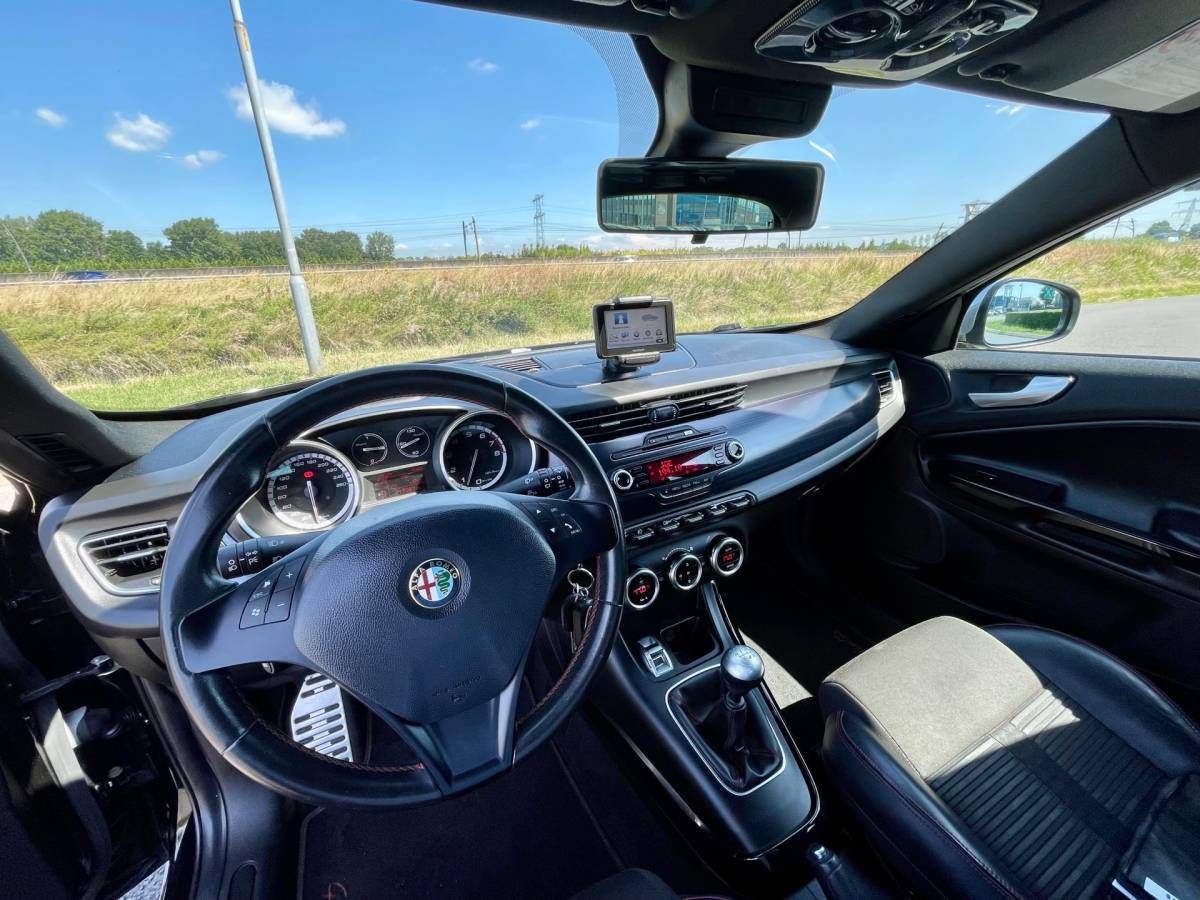Alfa Romeo Giulietta Alfa Romeo Giulietta 1.7 TBi Quadrifoglio Verde, 235pk, Trekhaak, Navi, Cruise/Climate, Stoelverw, Bluetooth, Goed onderhouden!