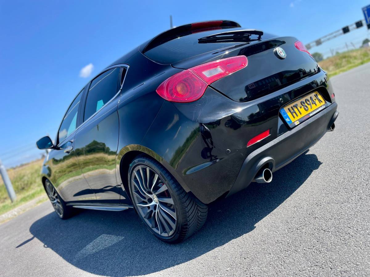 Alfa Romeo Giulietta Alfa Romeo Giulietta 1.7 TBi Quadrifoglio Verde, 235pk, Trekhaak, Navi, Cruise/Climate, Stoelverw, Bluetooth, Goed onderhouden!