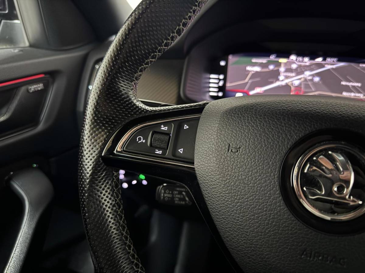 Škoda Kodiaq Skoda Kodiaq 1.5 TSI Sportline Pano Canton Memory ACC Camera NAP