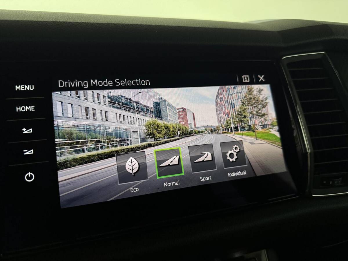 Škoda Kodiaq Skoda Kodiaq 1.5 TSI Sportline Pano Canton Memory ACC Camera NAP
