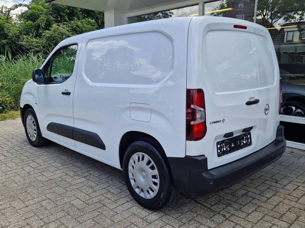 Opel Combo-e Life Opel Combo-e Life L1H1 Edition 50 kWh | tot 275km WLTP range | 100kW snelladen | Achteruitrijcamera | Apple Carplay/Android Auto |
