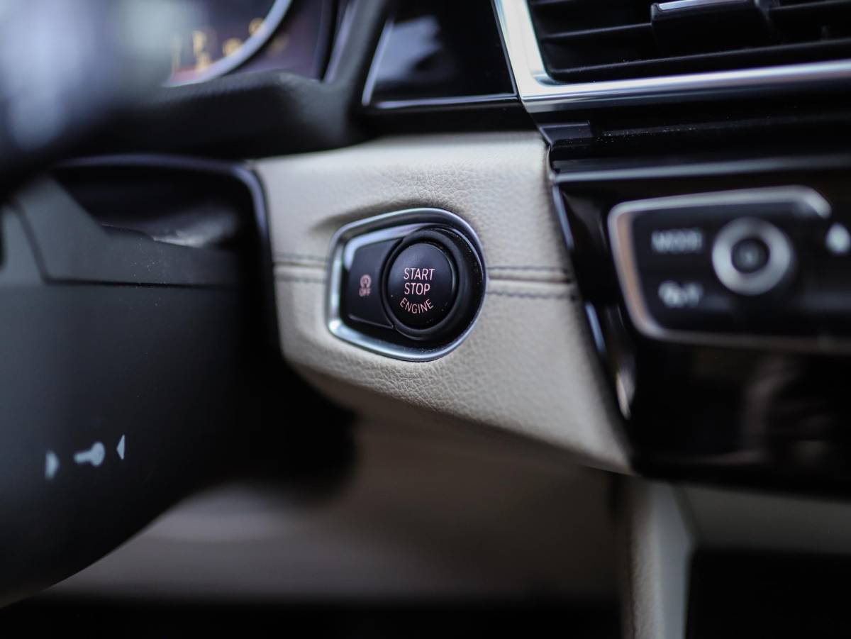 BMW 2 Serie BMW 2-serie Active Tourer 225i xDrive High Executive | Trekhaak | H/K | HUD | Camera | Leder