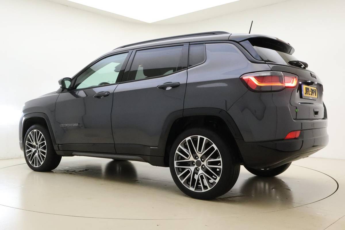 Jeep Compass Jeep Compass 1.5T 130pk Automaat e-Hybrid S | Navigatie | Lederen bekleding | Adapt. Cruise control | Climate control | Stoel- & stuurverwarming | Lichtmetalen velgen | Dakrails
