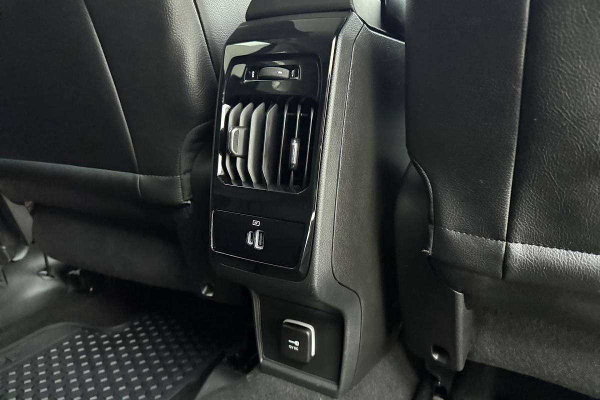 Jeep Compass Jeep Compass 1.5T 130pk Automaat e-Hybrid S | Navigatie | Lederen bekleding | Adapt. Cruise control | Climate control | Stoel- & stuurverwarming | Lichtmetalen velgen | Dakrails