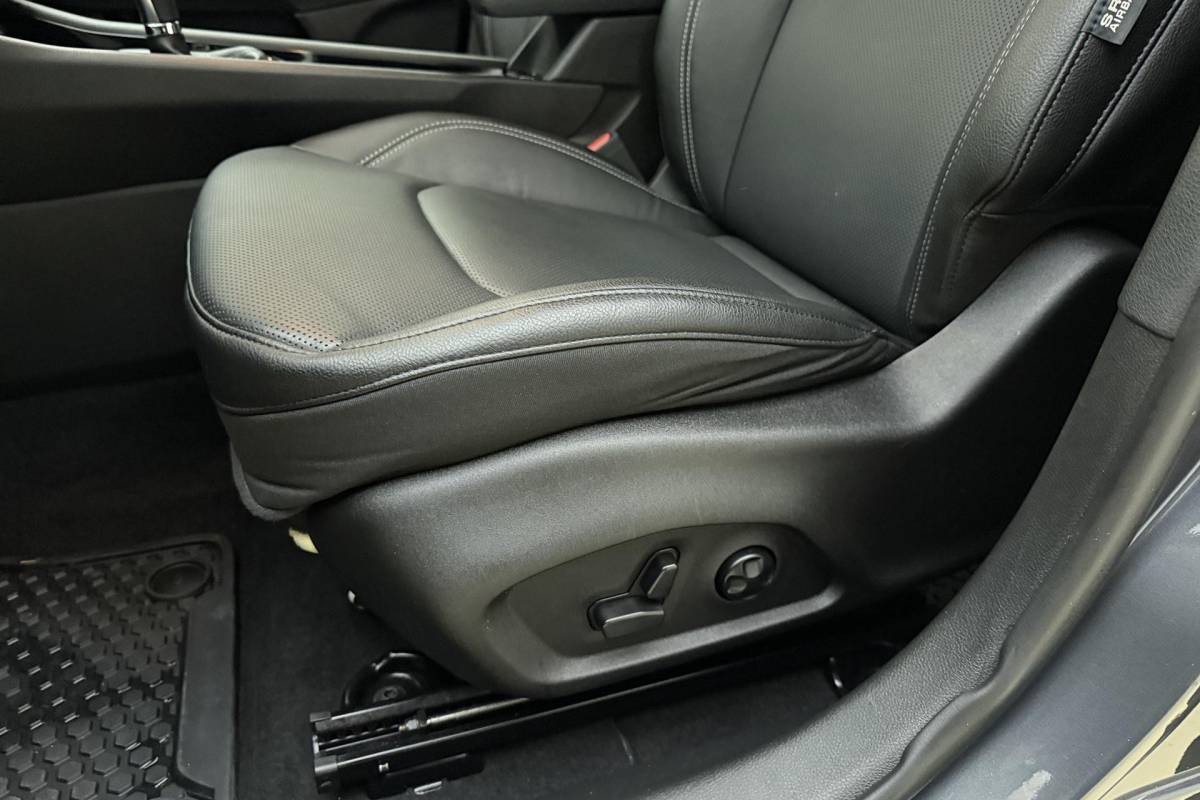Jeep Compass Jeep Compass 1.5T 130pk Automaat e-Hybrid S | Navigatie | Lederen bekleding | Adapt. Cruise control | Climate control | Stoel- & stuurverwarming | Lichtmetalen velgen | Dakrails