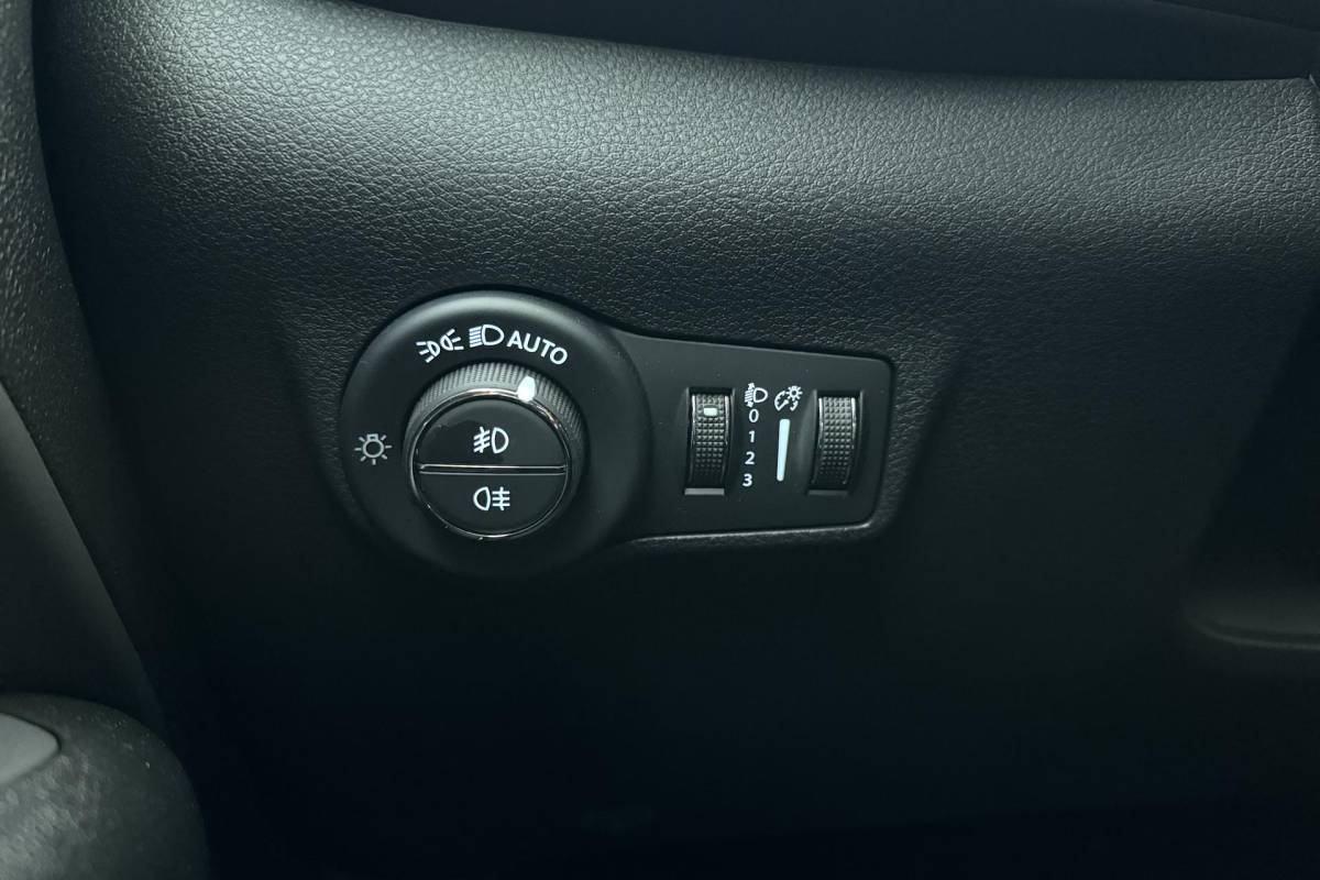 Jeep Compass Jeep Compass 1.5T 130pk Automaat e-Hybrid S | Navigatie | Lederen bekleding | Adapt. Cruise control | Climate control | Stoel- & stuurverwarming | Lichtmetalen velgen | Dakrails