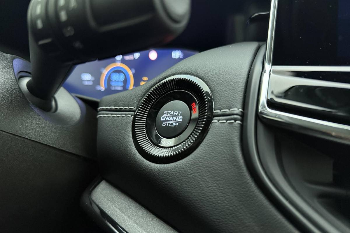 Jeep Compass Jeep Compass 1.5T 130pk Automaat e-Hybrid S | Navigatie | Lederen bekleding | Adapt. Cruise control | Climate control | Stoel- & stuurverwarming | Lichtmetalen velgen | Dakrails