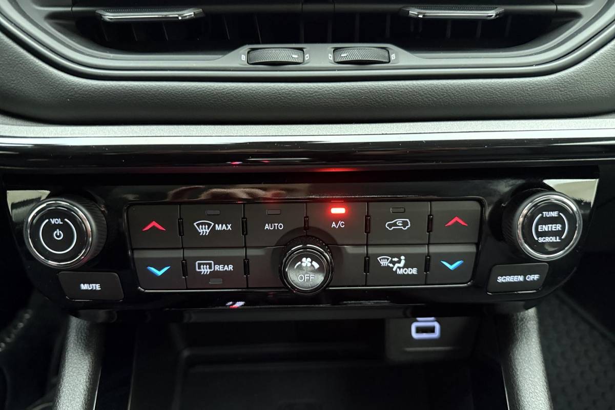 Jeep Compass Jeep Compass 1.5T 130pk Automaat e-Hybrid S | Navigatie | Lederen bekleding | Adapt. Cruise control | Climate control | Stoel- & stuurverwarming | Lichtmetalen velgen | Dakrails