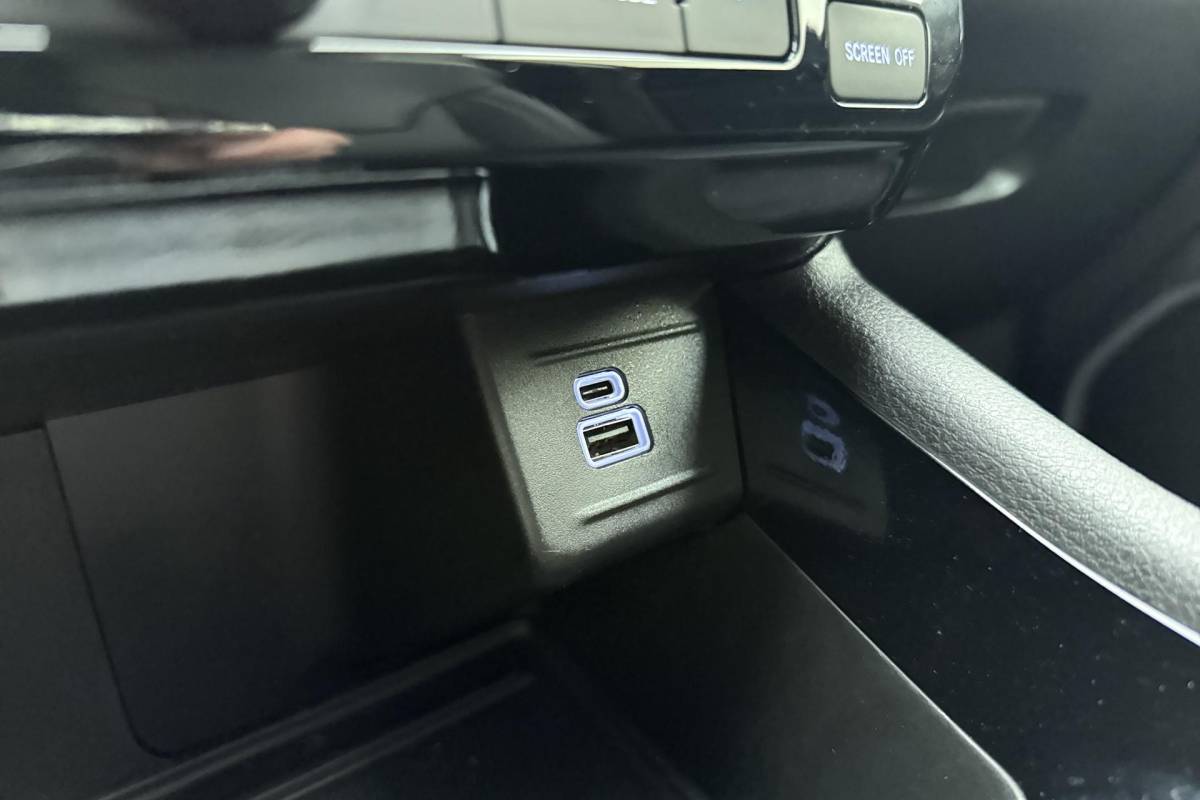 Jeep Compass Jeep Compass 1.5T 130pk Automaat e-Hybrid S | Navigatie | Lederen bekleding | Adapt. Cruise control | Climate control | Stoel- & stuurverwarming | Lichtmetalen velgen | Dakrails