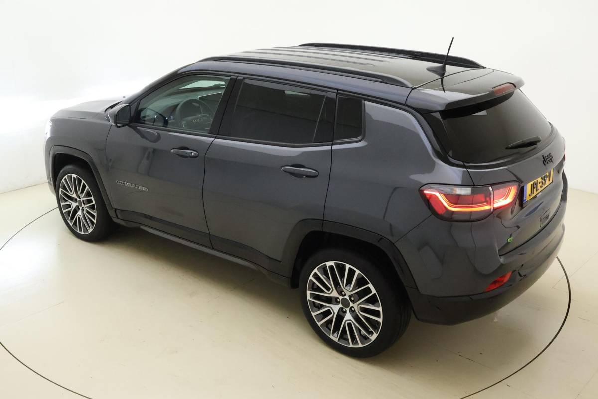 Jeep Compass Jeep Compass 1.5T 130pk Automaat e-Hybrid S | Navigatie | Lederen bekleding | Adapt. Cruise control | Climate control | Stoel- & stuurverwarming | Lichtmetalen velgen | Dakrails
