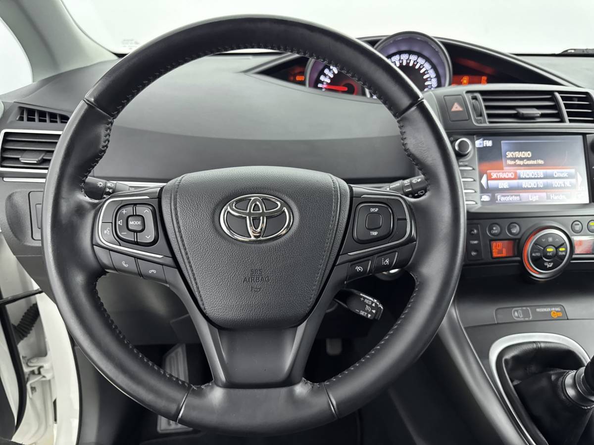 Toyota Verso Toyota Verso 1.6 VVT-i Dynamic 50th anniversary // DEALERONDERHOUDEN // 1E EIGENAAR