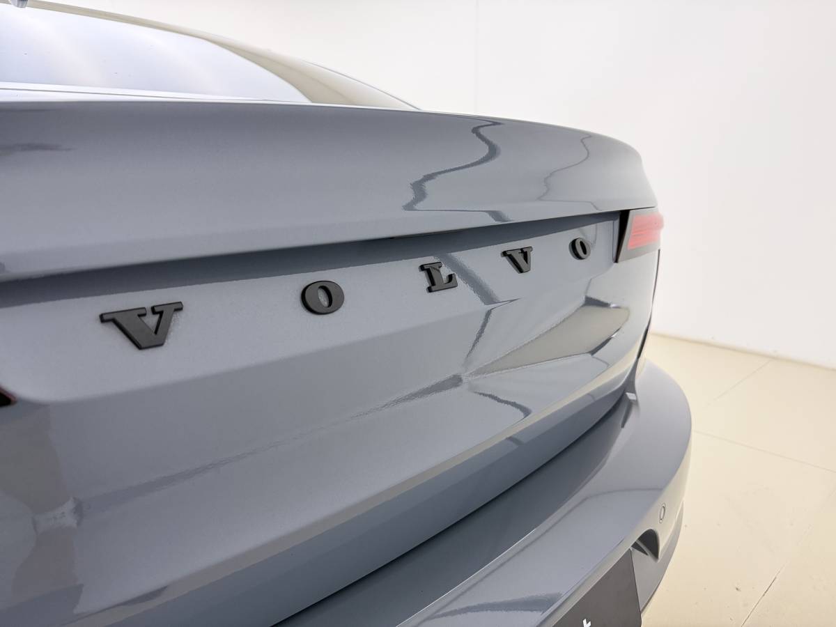 Volvo S90 Volvo S90 T8 AWD Ultimate Dark | Head up display | Luchtvering | Polestar tune | Trekhaak |21″ | 360 Camera | Alarm | Styling kit |