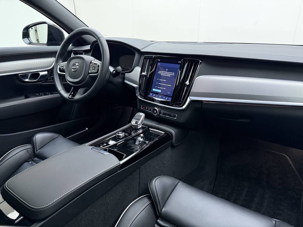 Volvo S90 Volvo S90 T8 AWD Ultimate Dark | Head up display | Luchtvering | Polestar tune | Trekhaak |21″ | 360 Camera | Alarm | Styling kit |