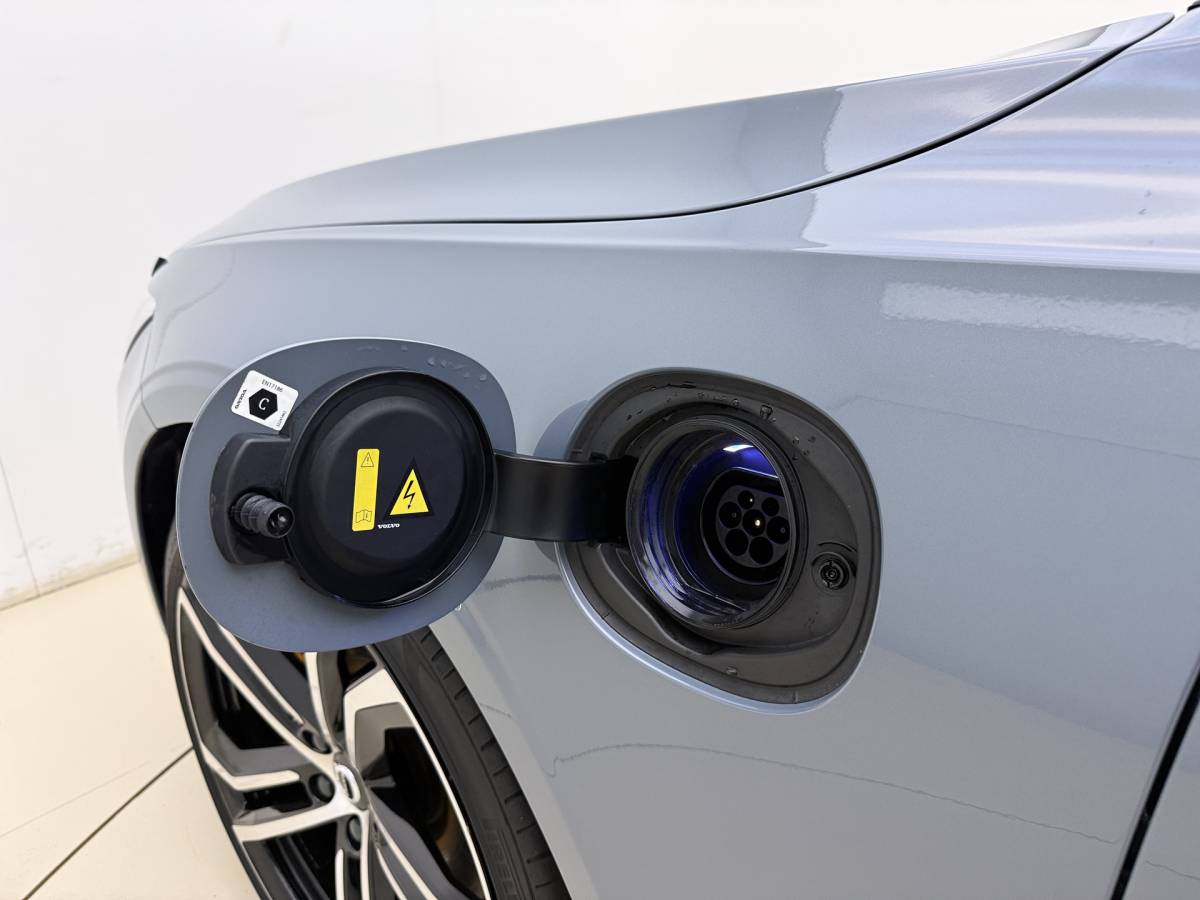 Volvo S90 Volvo S90 T8 AWD Ultimate Dark | Head up display | Luchtvering | Polestar tune | Trekhaak |21″ | 360 Camera | Alarm | Styling kit |