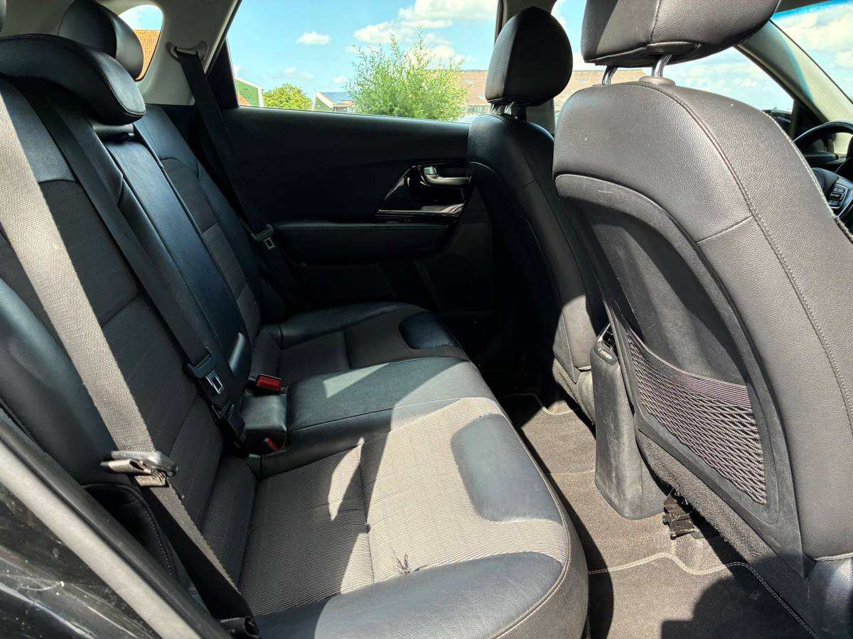 Kia Niro Kia Niro 1.6 GDi Hybrid DynamicLine | Carplay + Lane assist nu €14.975,-!!