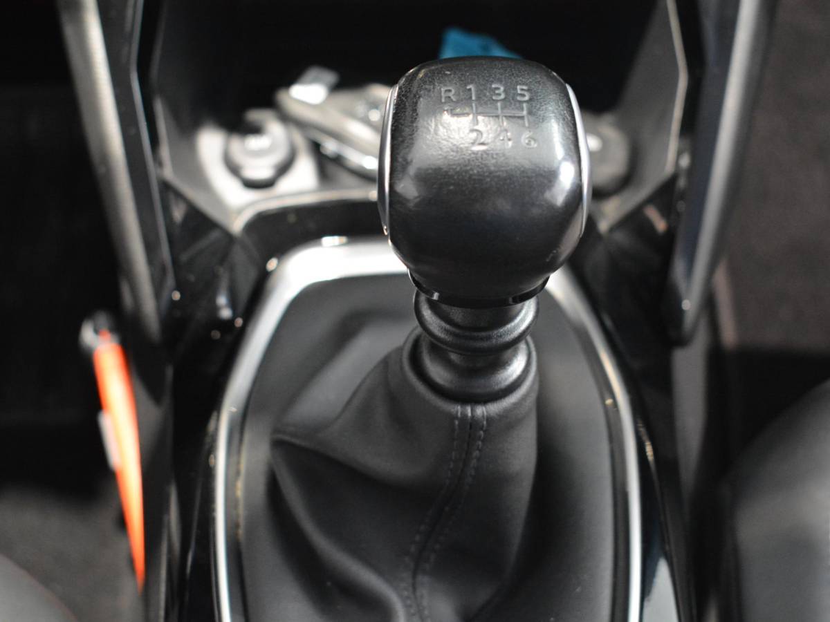 Peugeot 208 Peugeot 208 1.2 PureTech Allure Pack | 100pk | Navigatie | 3D i-Cockpit | Climate Control | Keyless Start & Entry |
