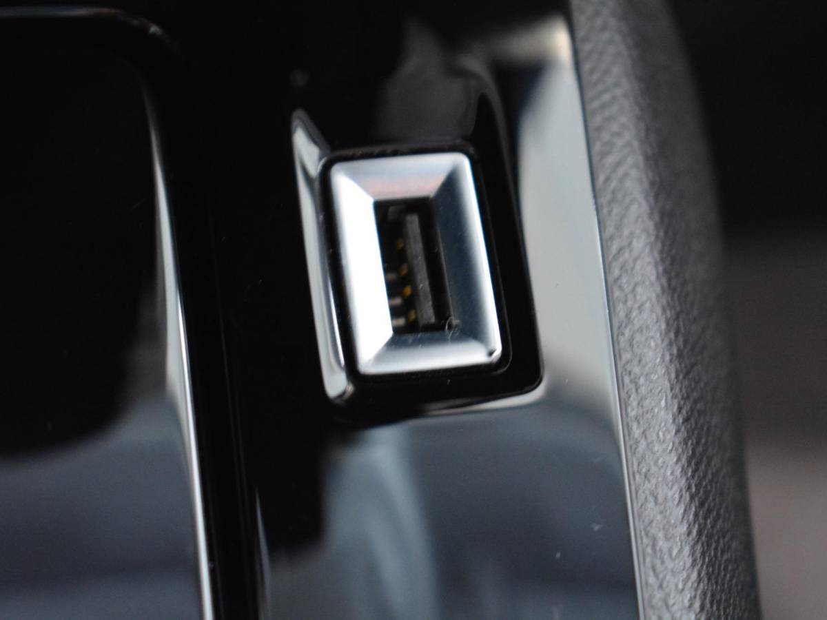 Peugeot 208 Peugeot 208 1.2 PureTech Allure Pack | 100pk | Navigatie | 3D i-Cockpit | Climate Control | Keyless Start & Entry |