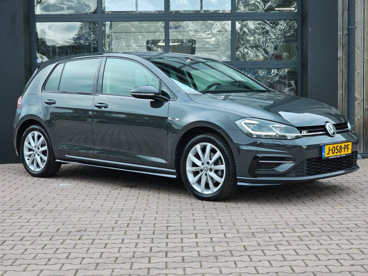 Volkswagen Golf Volkswagen Golf 1.5 TSI Highline Business R | Automaat | LED | Trekhaak | Navi | Stoelverwarming | All-seasons | PDC |