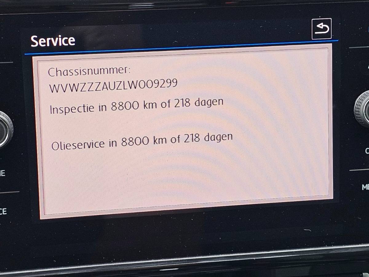 Volkswagen Golf Volkswagen Golf 1.5 TSI Highline Business R | Automaat | LED | Trekhaak | Navi | Stoelverwarming | All-seasons | PDC |