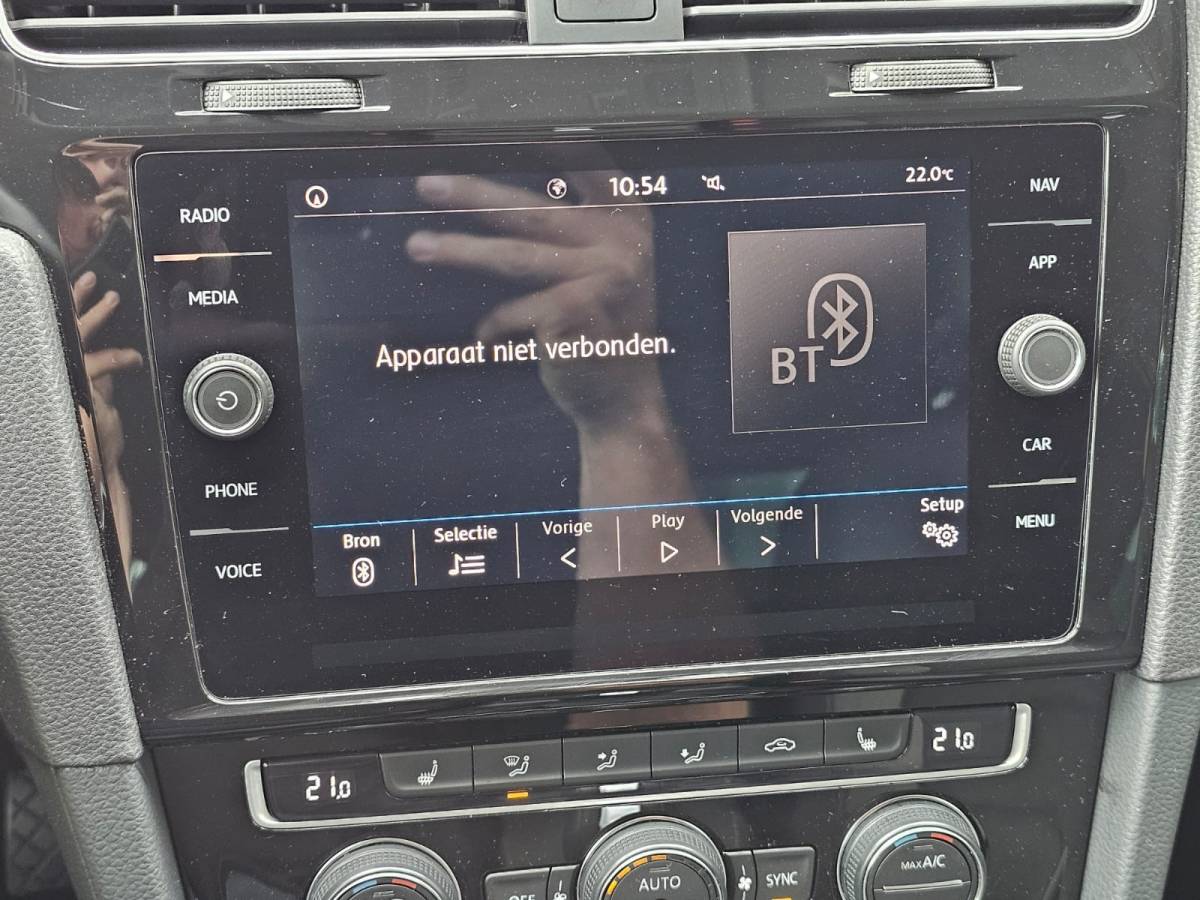 Volkswagen Golf Volkswagen Golf 1.5 TSI Highline Business R | Automaat | LED | Trekhaak | Navi | Stoelverwarming | All-seasons | PDC |