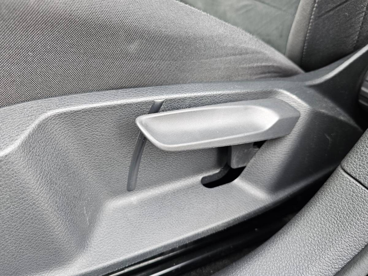 Volkswagen Golf Volkswagen Golf 1.5 TSI Highline Business R | Automaat | LED | Trekhaak | Navi | Stoelverwarming | All-seasons | PDC |