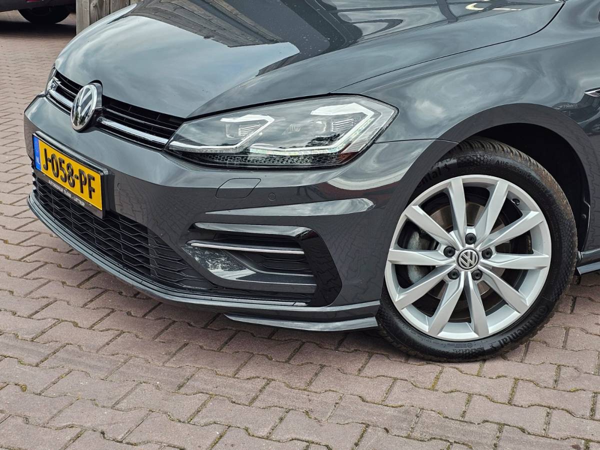 Volkswagen Golf Volkswagen Golf 1.5 TSI Highline Business R | Automaat | LED | Trekhaak | Navi | Stoelverwarming | All-seasons | PDC |