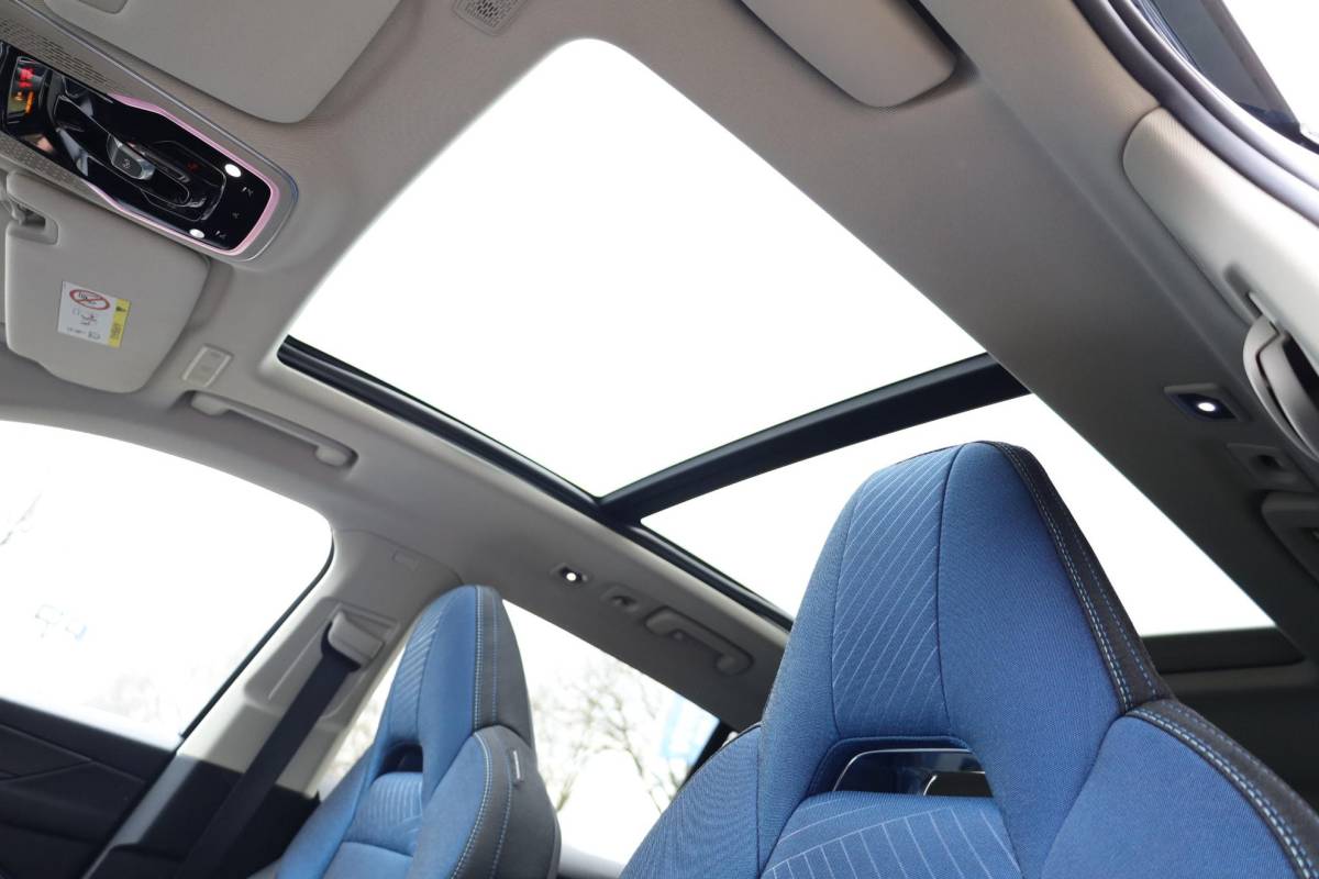 Lynk & Co 01 Lynk & Co 01 1.5 261PK! 6.6KWh 360-CAMERA PANO/SCHUIF INFINITY DAB NAVI CARPLAY STOELVERWARMING ELEK.ACHTERKLEP 20″LMV