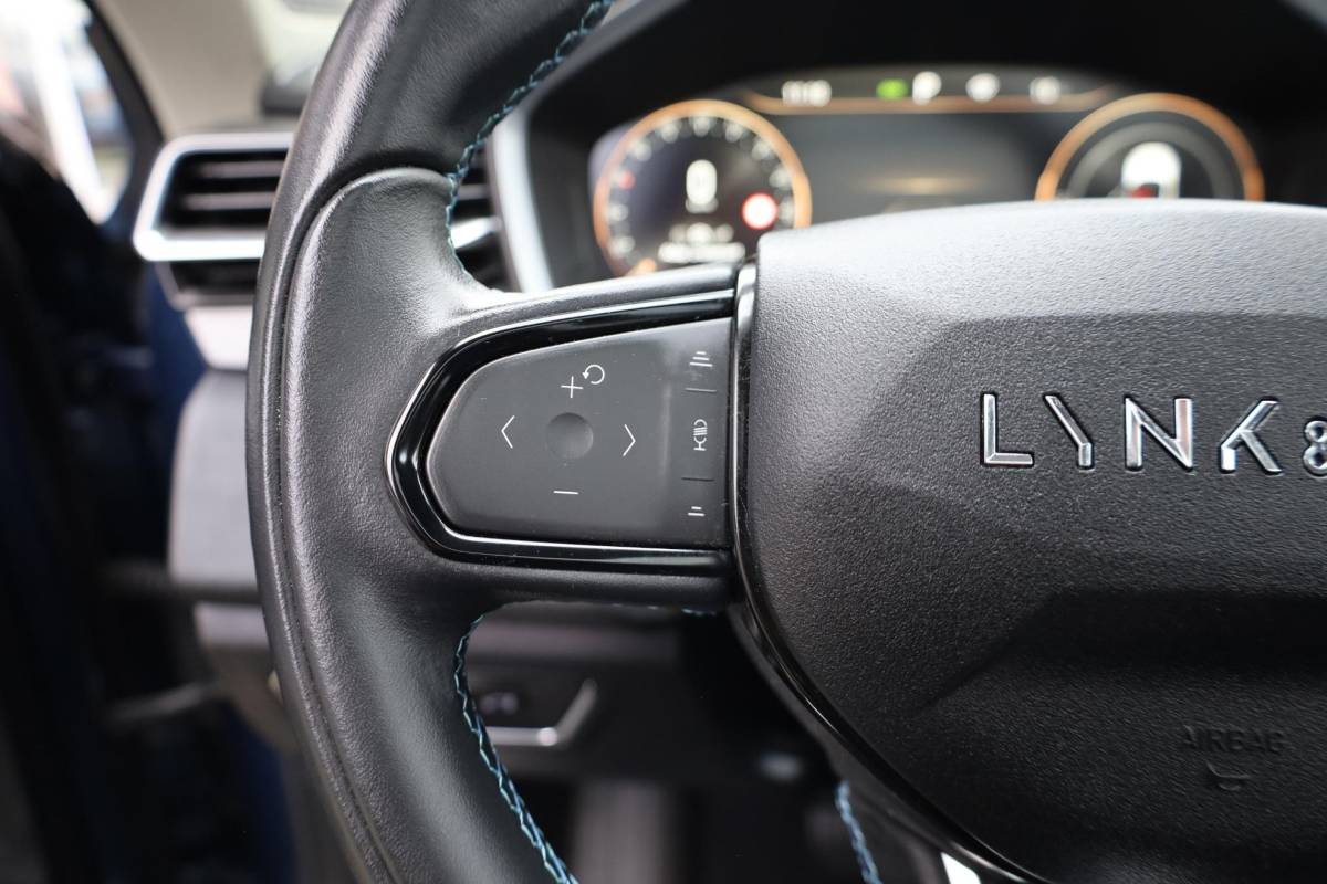 Lynk & Co 01 Lynk & Co 01 1.5 261PK! 6.6KWh 360-CAMERA PANO/SCHUIF INFINITY DAB NAVI CARPLAY STOELVERWARMING ELEK.ACHTERKLEP 20″LMV