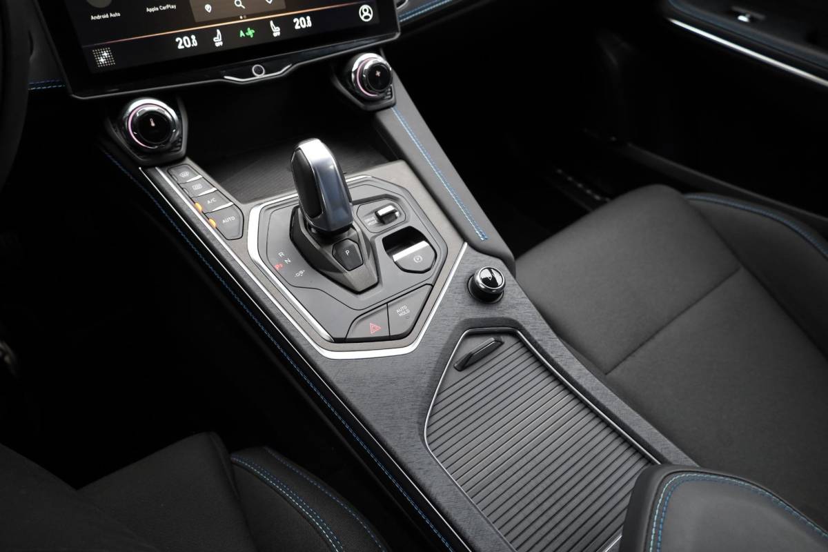 Lynk & Co 01 Lynk & Co 01 1.5 261PK! 6.6KWh 360-CAMERA PANO/SCHUIF INFINITY DAB NAVI CARPLAY STOELVERWARMING ELEK.ACHTERKLEP 20″LMV