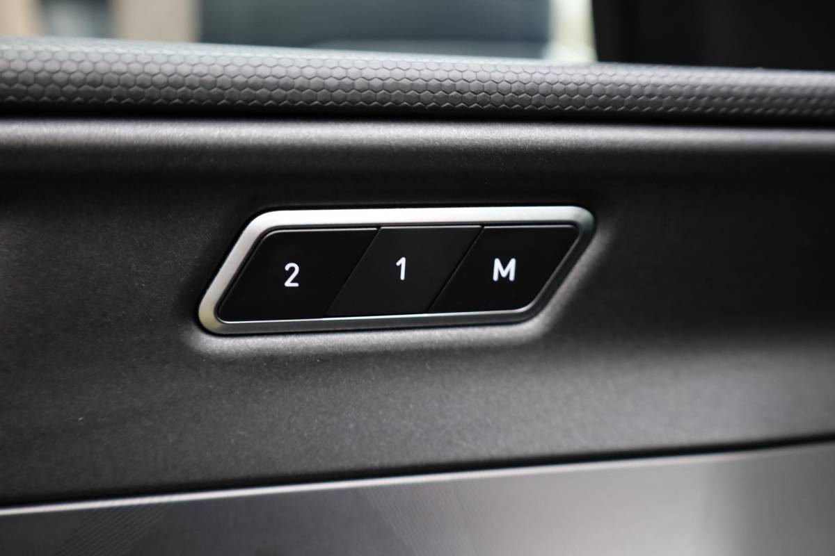 Lynk & Co 01 Lynk & Co 01 1.5 261PK! 6.6KWh 360-CAMERA PANO/SCHUIF INFINITY DAB NAVI CARPLAY STOELVERWARMING ELEK.ACHTERKLEP 20″LMV