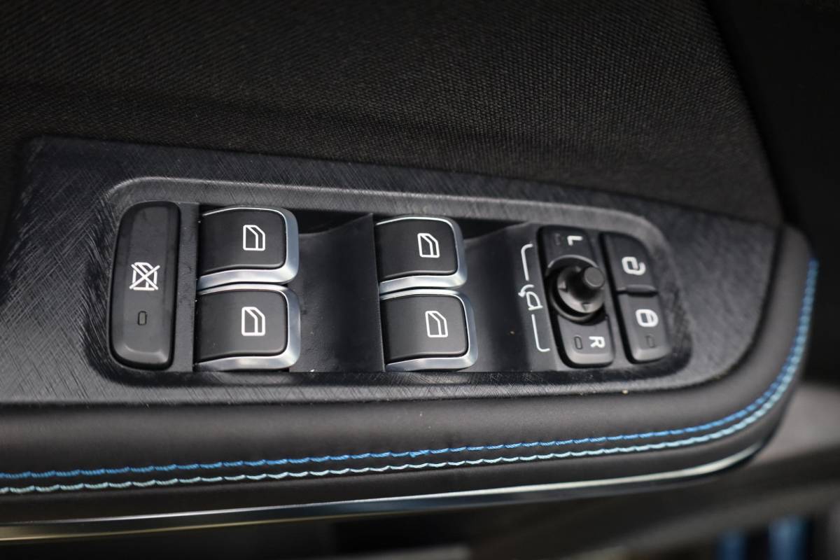 Lynk & Co 01 Lynk & Co 01 1.5 261PK! 6.6KWh 360-CAMERA PANO/SCHUIF INFINITY DAB NAVI CARPLAY STOELVERWARMING ELEK.ACHTERKLEP 20″LMV