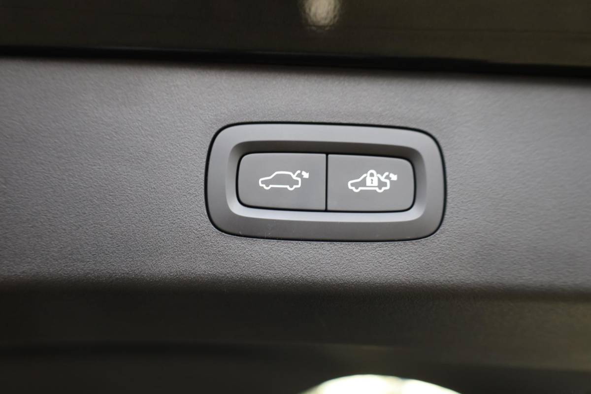 Lynk & Co 01 Lynk & Co 01 1.5 261PK! 6.6KWh 360-CAMERA PANO/SCHUIF INFINITY DAB NAVI CARPLAY STOELVERWARMING ELEK.ACHTERKLEP 20″LMV