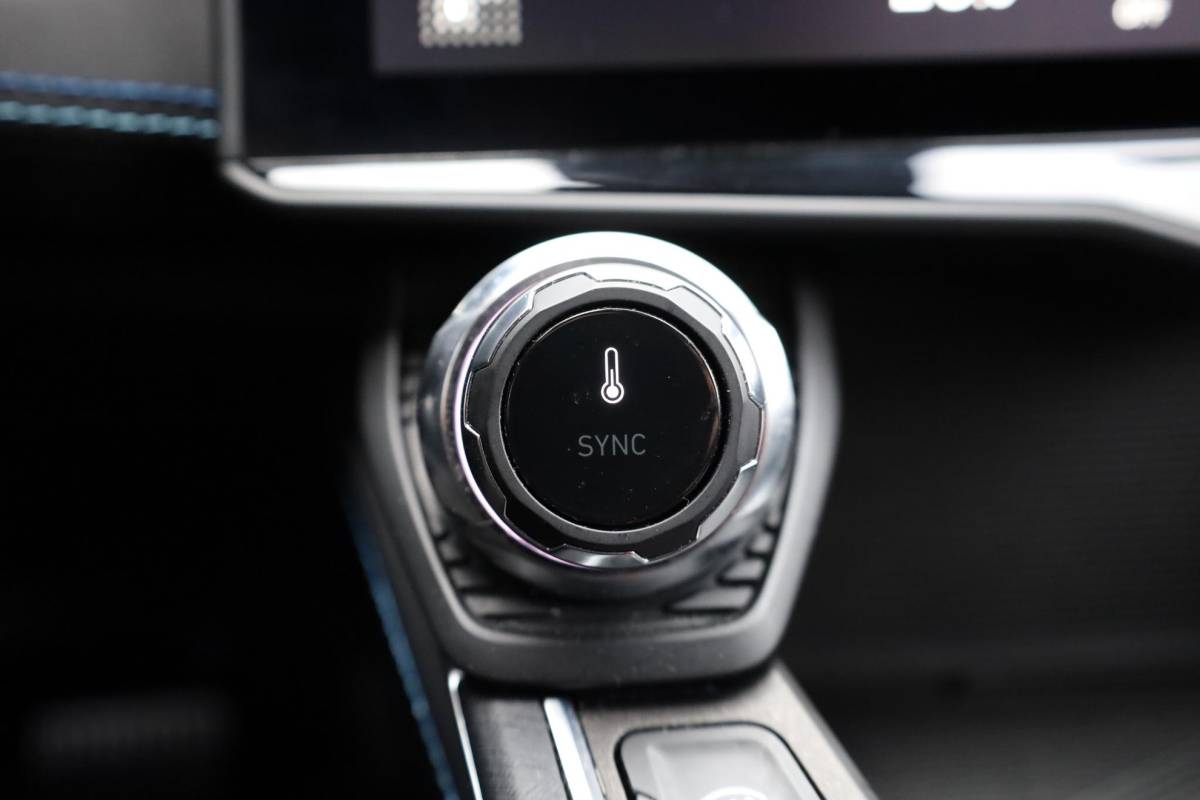 Lynk & Co 01 Lynk & Co 01 1.5 261PK! 6.6KWh 360-CAMERA PANO/SCHUIF INFINITY DAB NAVI CARPLAY STOELVERWARMING ELEK.ACHTERKLEP 20″LMV