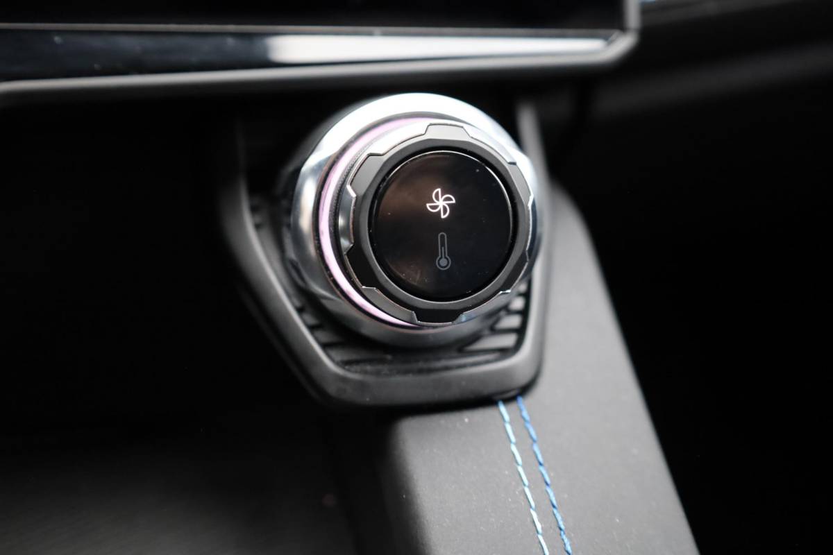 Lynk & Co 01 Lynk & Co 01 1.5 261PK! 6.6KWh 360-CAMERA PANO/SCHUIF INFINITY DAB NAVI CARPLAY STOELVERWARMING ELEK.ACHTERKLEP 20″LMV