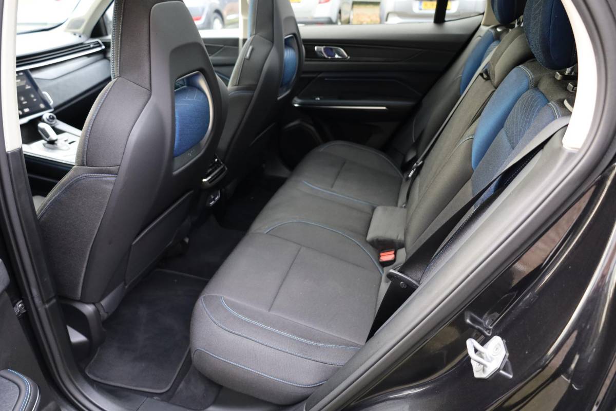 Lynk & Co 01 Lynk & Co 01 1.5 261PK! 6.6KWh 360-CAMERA PANO/SCHUIF INFINITY DAB NAVI CARPLAY STOELVERWARMING ELEK.ACHTERKLEP 20″LMV