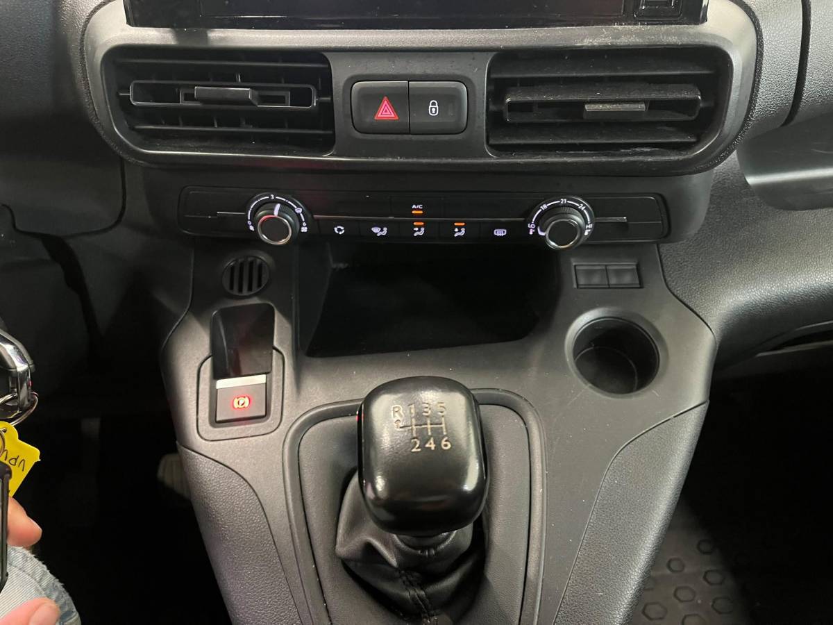 Peugeot Partner Peugeot Partner 1.5 BlueHDI 100pk Premium Airco Navi Carplay Cruise Control PDC Achter