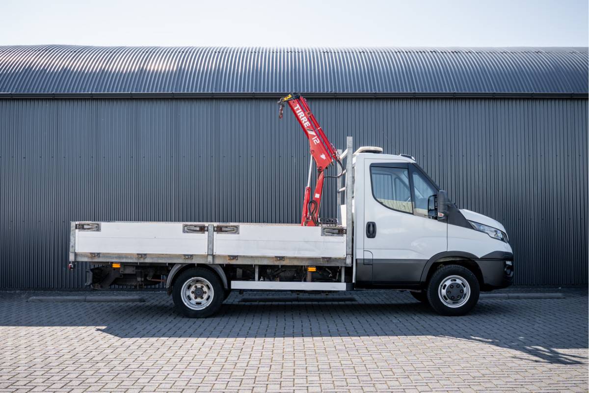 Iveco Daily Iveco Daily 50C15 3.0L | Open Laadbak | Kraan | Euro 6 | 1ste Eigenaar| 146 PK | 3-Zits