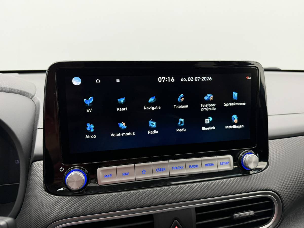 Hyundai Kona Hyundai Kona EV Limited 64 kWh 3- Fase SOH 95,6% | Warmtepomp | Elektrisch Schuif/Kanteldak | Camera | Leer | Head-Up Display