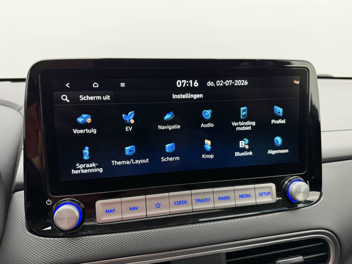 Hyundai Kona Hyundai Kona EV Limited 64 kWh 3- Fase SOH 95,6% | Warmtepomp | Elektrisch Schuif/Kanteldak | Camera | Leer | Head-Up Display