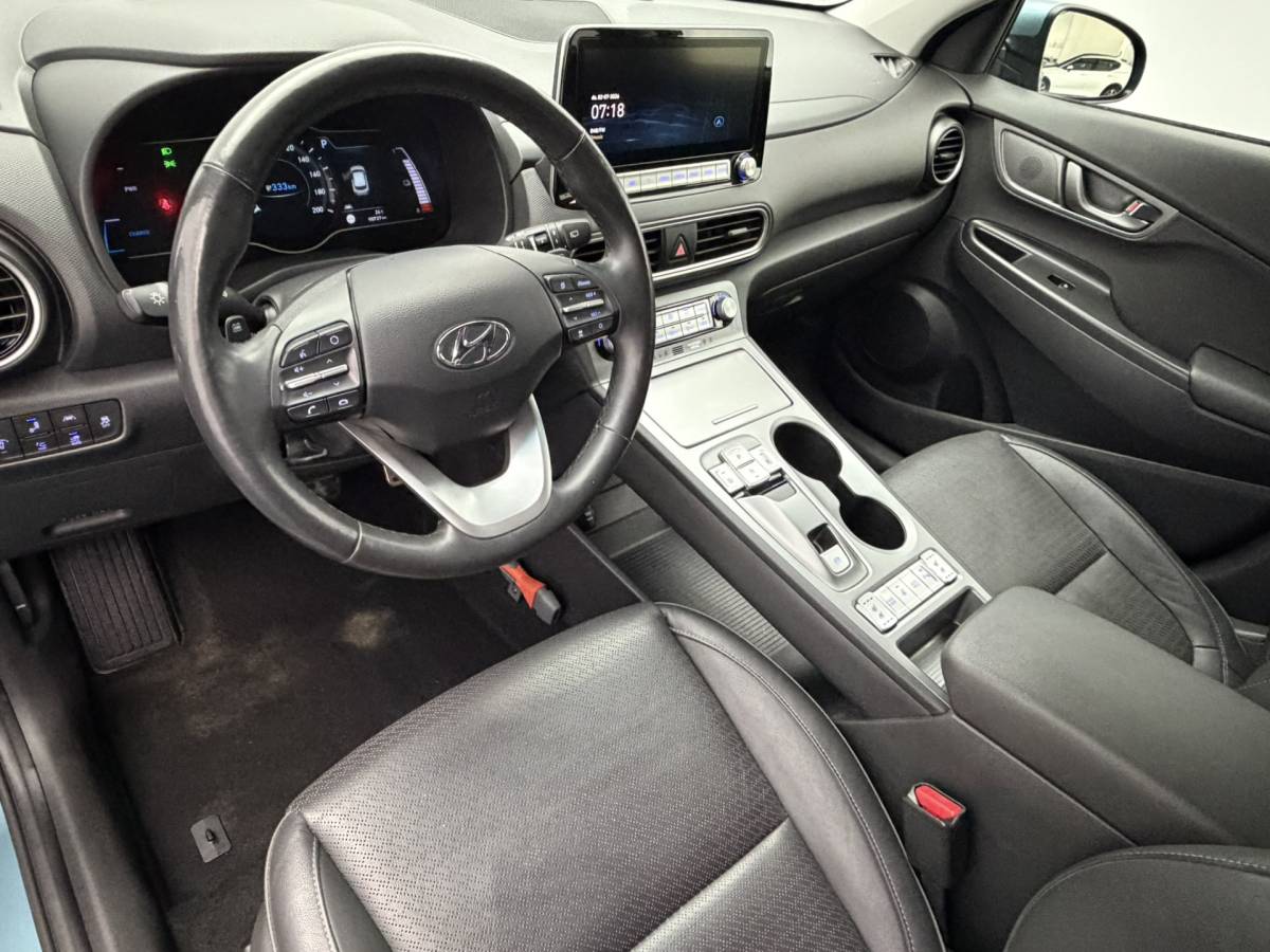 Hyundai Kona Hyundai Kona EV Limited 64 kWh 3- Fase SOH 95,6% | Warmtepomp | Elektrisch Schuif/Kanteldak | Camera | Leer | Head-Up Display