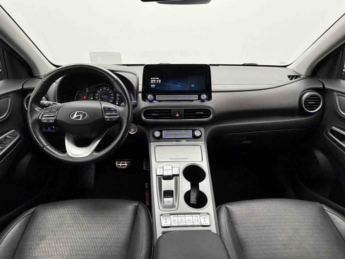 Hyundai Kona Hyundai Kona EV Limited 64 kWh 3- Fase SOH 95,6% | Warmtepomp | Elektrisch Schuif/Kanteldak | Camera | Leer | Head-Up Display