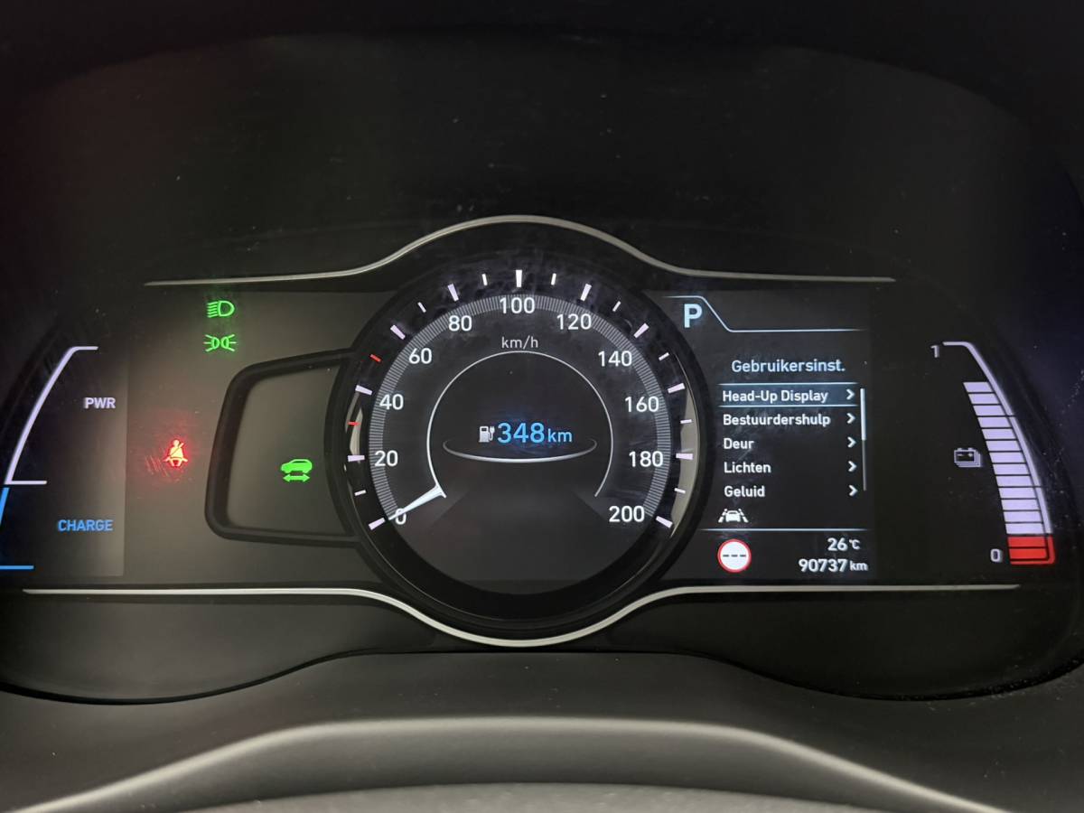 Hyundai Kona Hyundai Kona EV Limited 64 kWh 3- Fase SOH 95,6% | Warmtepomp | Elektrisch Schuif/Kanteldak | Camera | Leer | Head-Up Display