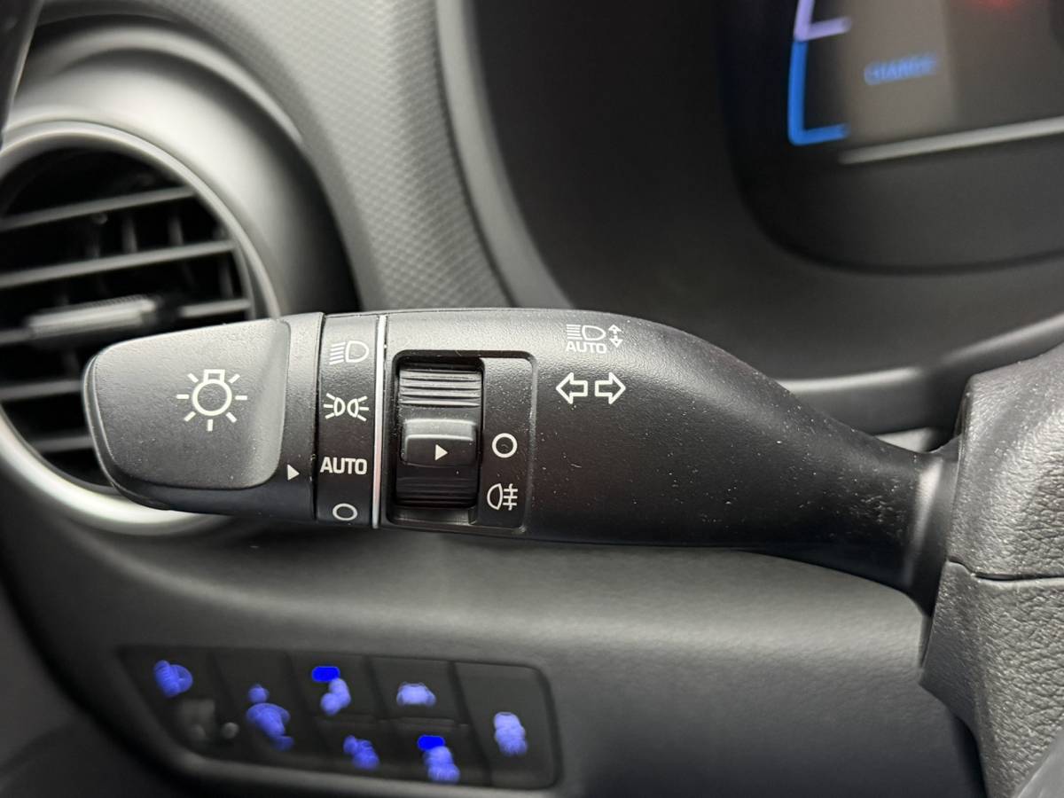 Hyundai Kona Hyundai Kona EV Limited 64 kWh 3- Fase SOH 95,6% | Warmtepomp | Elektrisch Schuif/Kanteldak | Camera | Leer | Head-Up Display