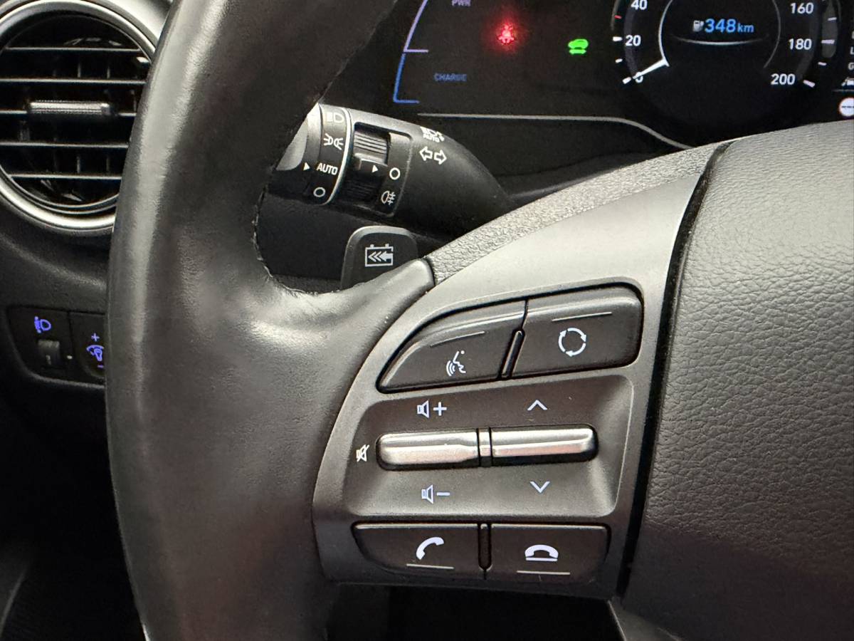 Hyundai Kona Hyundai Kona EV Limited 64 kWh 3- Fase SOH 95,6% | Warmtepomp | Elektrisch Schuif/Kanteldak | Camera | Leer | Head-Up Display