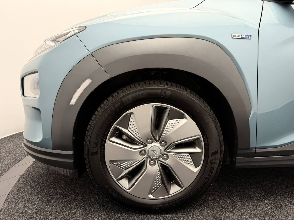 Hyundai Kona Hyundai Kona EV Limited 64 kWh 3- Fase SOH 95,6% | Warmtepomp | Elektrisch Schuif/Kanteldak | Camera | Leer | Head-Up Display