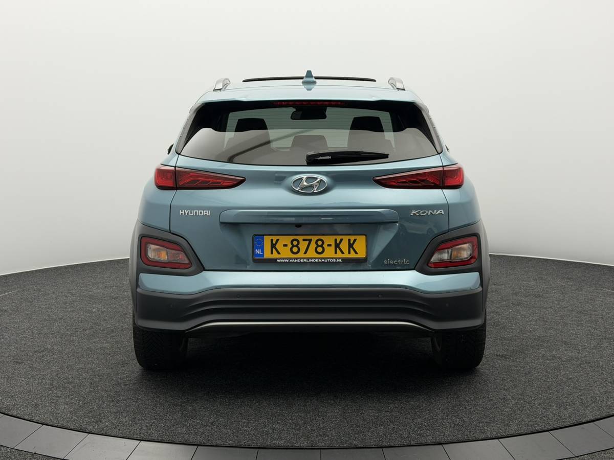 Hyundai Kona Hyundai Kona EV Limited 64 kWh 3- Fase SOH 95,6% | Warmtepomp | Elektrisch Schuif/Kanteldak | Camera | Leer | Head-Up Display