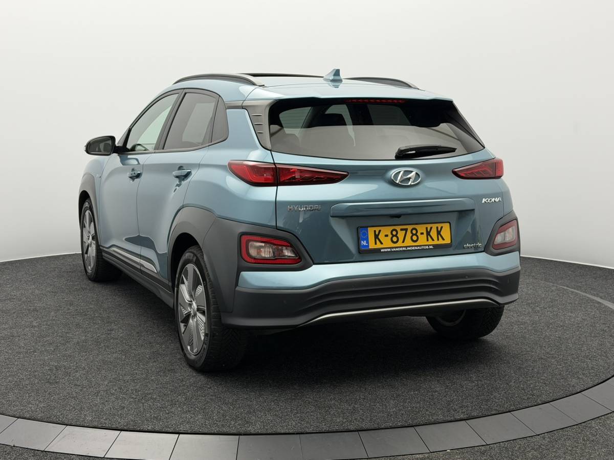 Hyundai Kona Hyundai Kona EV Limited 64 kWh 3- Fase SOH 95,6% | Warmtepomp | Elektrisch Schuif/Kanteldak | Camera | Leer | Head-Up Display