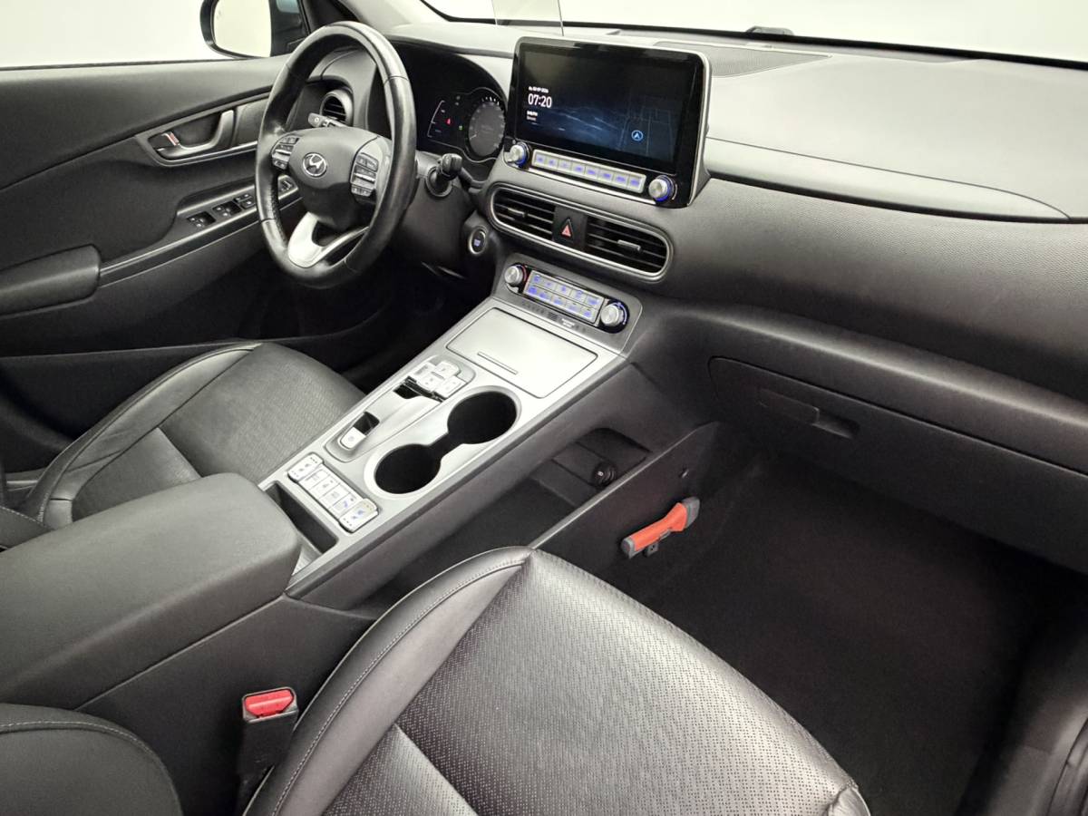 Hyundai Kona Hyundai Kona EV Limited 64 kWh 3- Fase SOH 95,6% | Warmtepomp | Elektrisch Schuif/Kanteldak | Camera | Leer | Head-Up Display