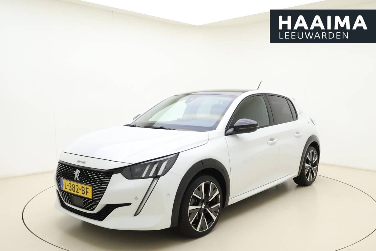 Peugeot 208 Peugeot 208 1.2 PureTech GT | Afneembare Trekhaak | Achteruitrijcamera | Panoramadak | Cruise control | Airco | Stoelverwarming | Climate control | Interieurverlichting | Stuurbediening | Sportstuurwiel |